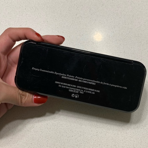 Buxom eyeshadow palette case with single shadows - Picture 3 of 3